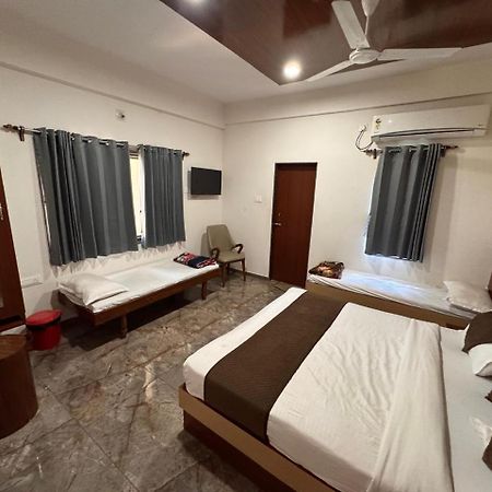 Hotel Balaji Square Порбандар Екстер'єр фото